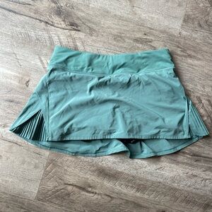 Lululemon “play off the pleats” tennis skirt